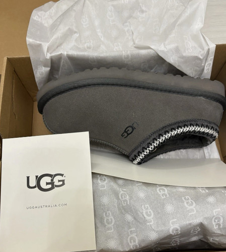 Brand new ugg slippers size - new, 5