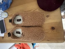 Size 5 Women’s Ugg Slippers